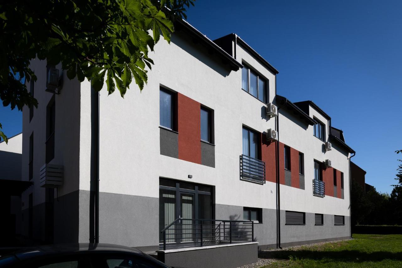 Dotis Apartman Tata Dış mekan fotoğraf