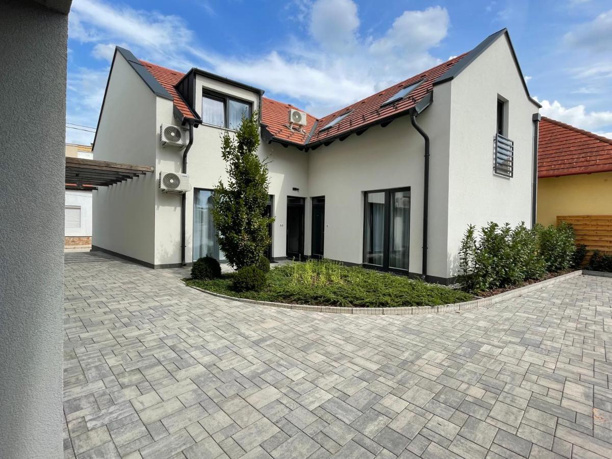 Dotis Apartman Tata Dış mekan fotoğraf